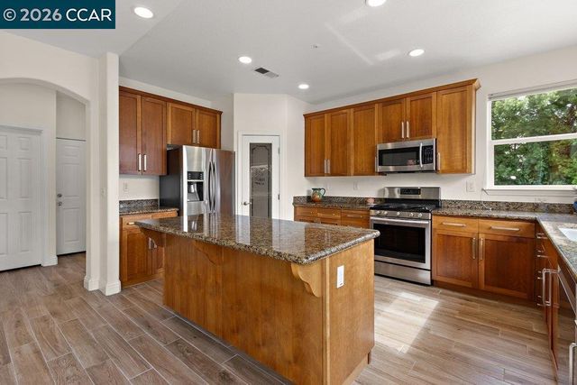 240 Explorer Way, Martinez, CA 94553