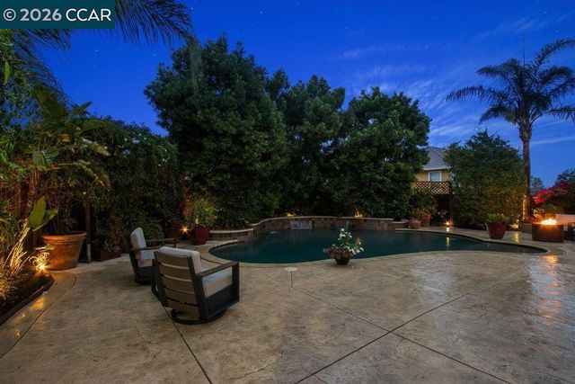 240 Explorer Way, Martinez, CA 94553