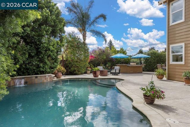 240 Explorer Way, Martinez, CA 94553