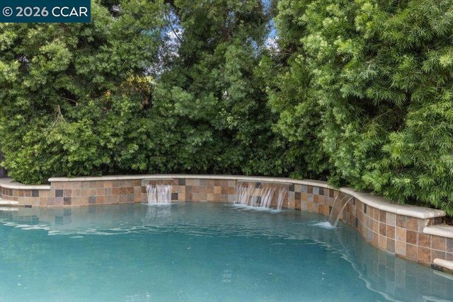 240 Explorer Way, Martinez, CA 94553