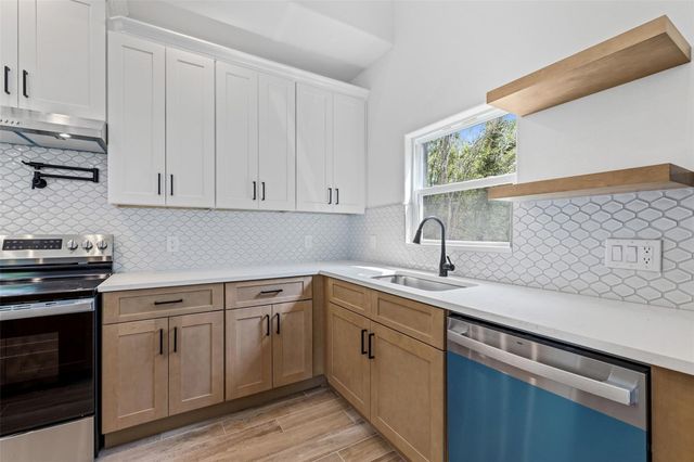 113 Mokulua LN, Bastrop, TX 78602