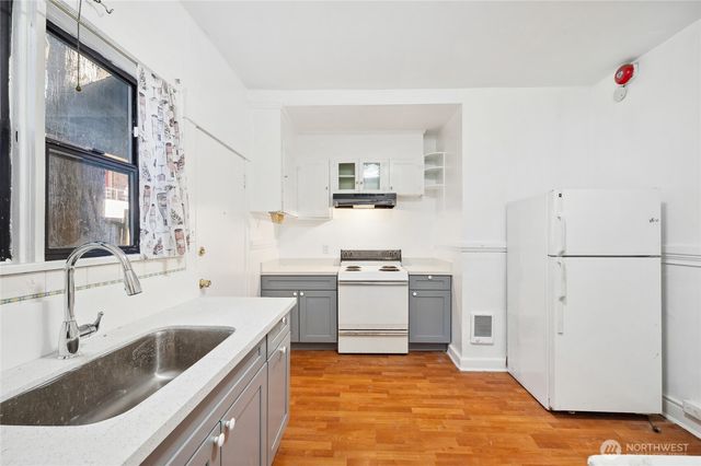 206 12th Avenue E, Seattle, WA 98102