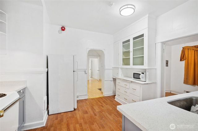 206 12th Avenue E, Seattle, WA 98102