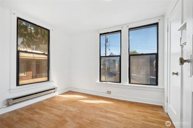 206 12th Avenue E, Seattle, WA 98102