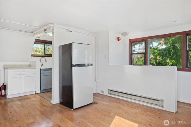 206 12th Avenue E, Seattle, WA 98102