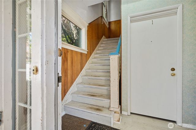 206 12th Avenue E, Seattle, WA 98102