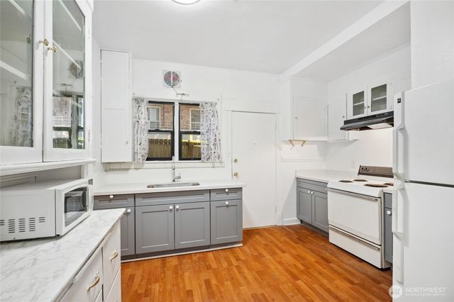 206 12th Avenue E, Seattle, WA 98102