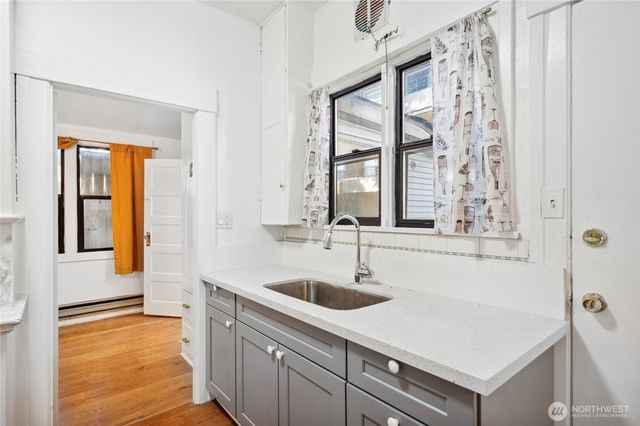 206 12th Avenue E, Seattle, WA 98102