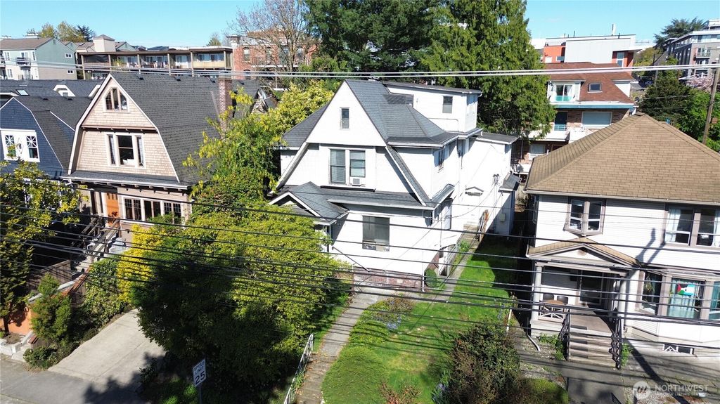 206 12th Avenue E, Seattle, WA 98102