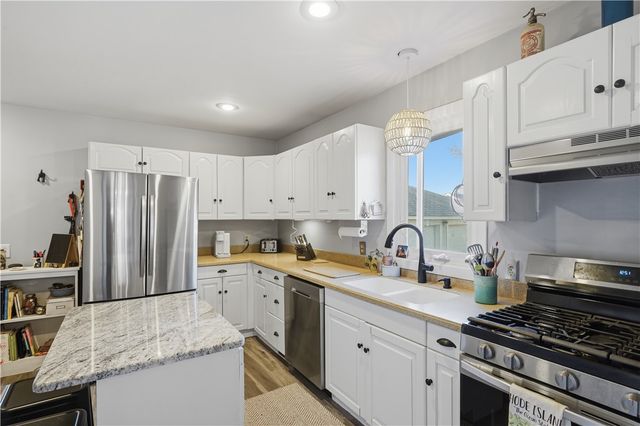 26 Sunset Drive, Barrington, RI 02806
