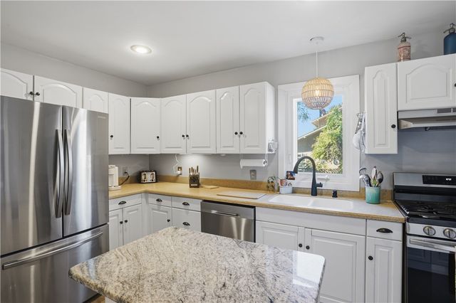 26 Sunset Drive, Barrington, RI 02806