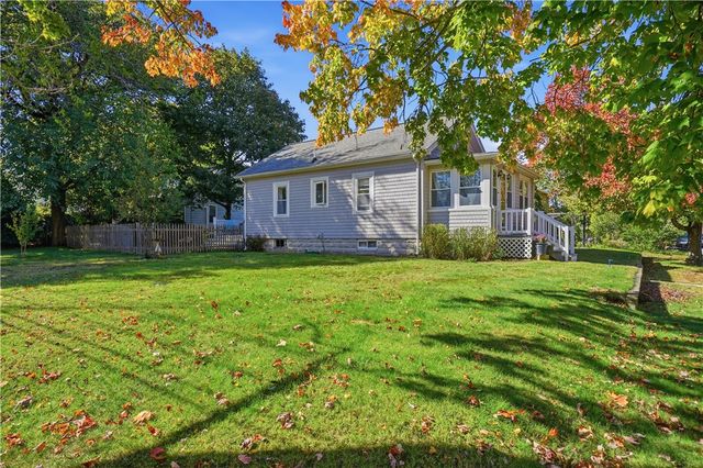 26 Sunset Drive, Barrington, RI 02806