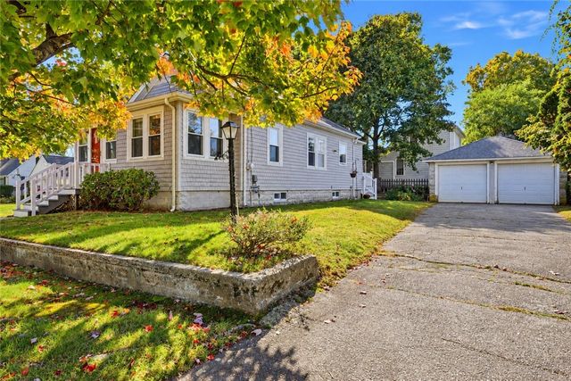 26 Sunset Drive, Barrington, RI 02806
