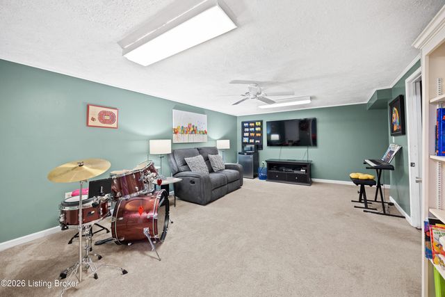 1220 Nightingale Ln, Goshen, KY 40026