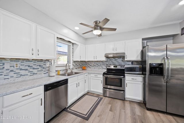 1220 Nightingale Ln, Goshen, KY 40026