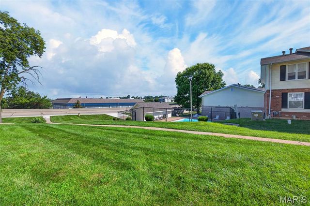 2664 Falcons Way 56, St Charles, MO 63303