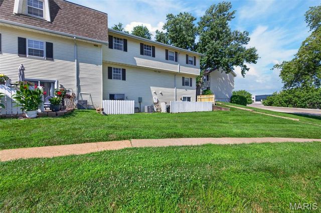 2664 Falcons Way 56, St Charles, MO 63303