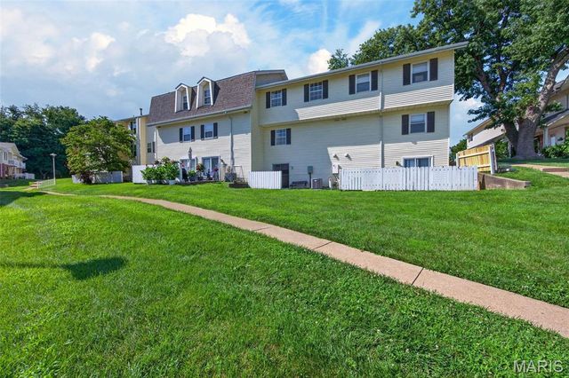 2664 Falcons Way 56, St Charles, MO 63303