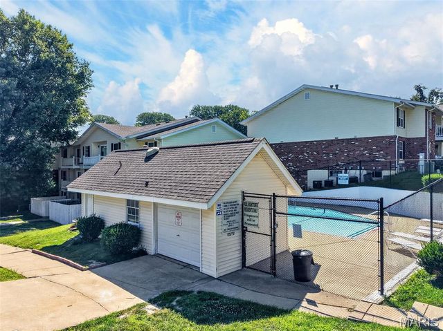 2664 Falcons Way 56, St Charles, MO 63303
