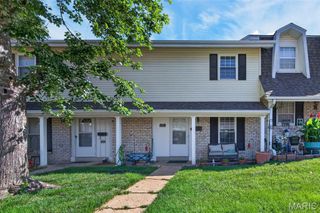 2664 Falcons Way 56, St Charles, MO 63303
