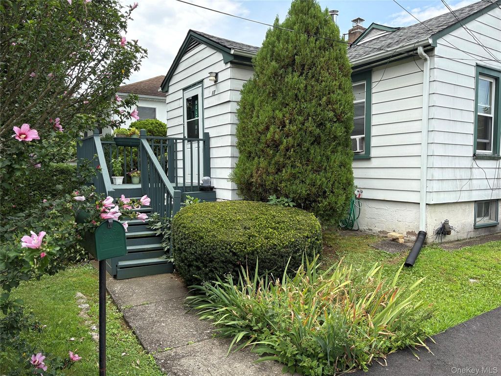 17 Sheridan Avenue, Sloatsburg, NY 10974 — photo 2