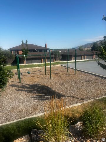 2124 S RIDGEWOOD WAY, Bountiful, UT 84010