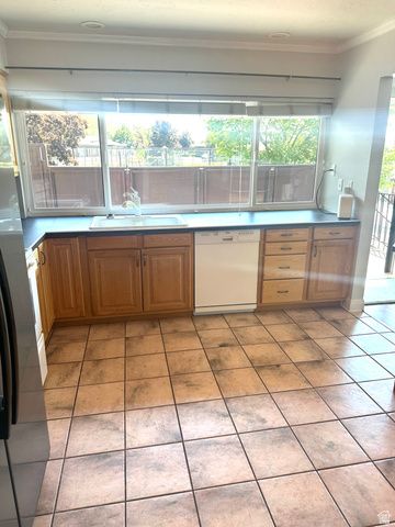 2124 S RIDGEWOOD WAY, Bountiful, UT 84010