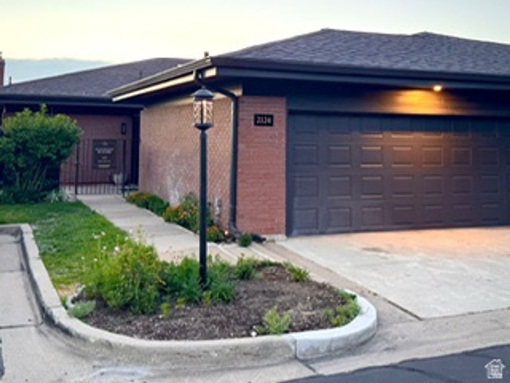 2124 S RIDGEWOOD WAY, Bountiful, UT 84010
