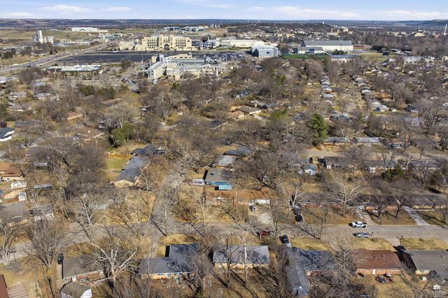 1732 Kenmar Drive, Manhattan, KS 66502