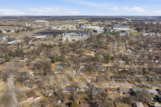 1732 Kenmar Drive, Manhattan, KS 66502