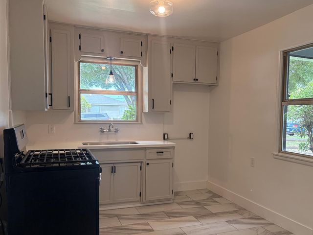 2408 Lilac Ct, Ceres, CA 95307