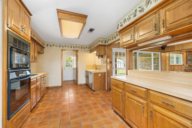 5001 Kendall Road, Baytown, TX 77523