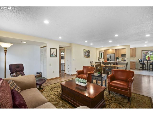 15775 Sw QUEEN VICTORIA Pl, Portland, OR 97224