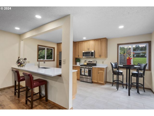 15775 Sw QUEEN VICTORIA Pl, Portland, OR 97224