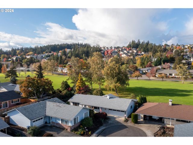 15775 Sw QUEEN VICTORIA Pl, Portland, OR 97224