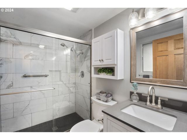 15775 Sw QUEEN VICTORIA Pl, Portland, OR 97224