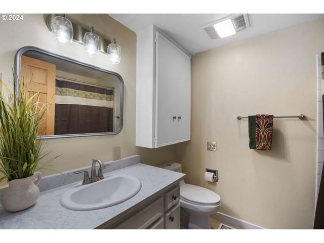 15775 Sw QUEEN VICTORIA Pl, Portland, OR 97224