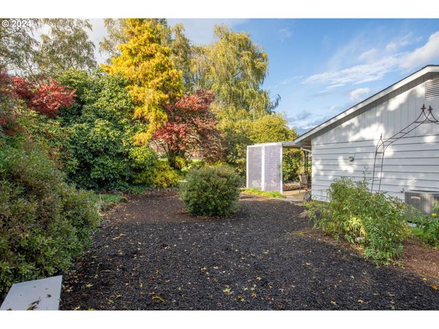 15775 Sw QUEEN VICTORIA Pl, Portland, OR 97224