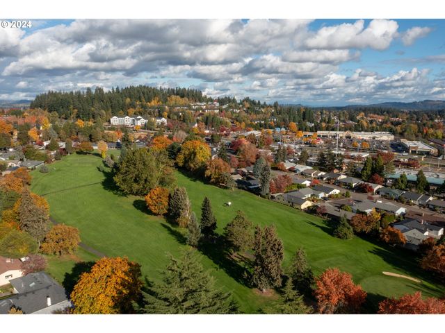 15775 Sw QUEEN VICTORIA Pl, Portland, OR 97224