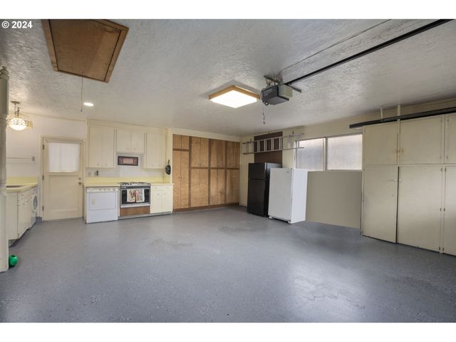 15775 Sw QUEEN VICTORIA Pl, Portland, OR 97224