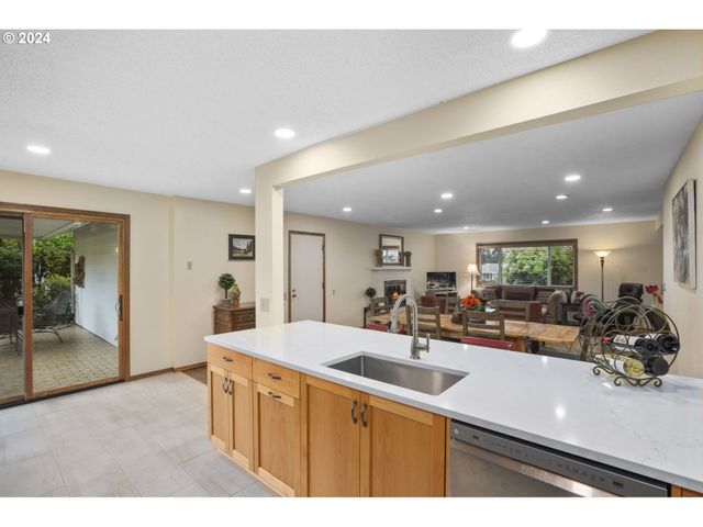 15775 Sw QUEEN VICTORIA Pl, Portland, OR 97224