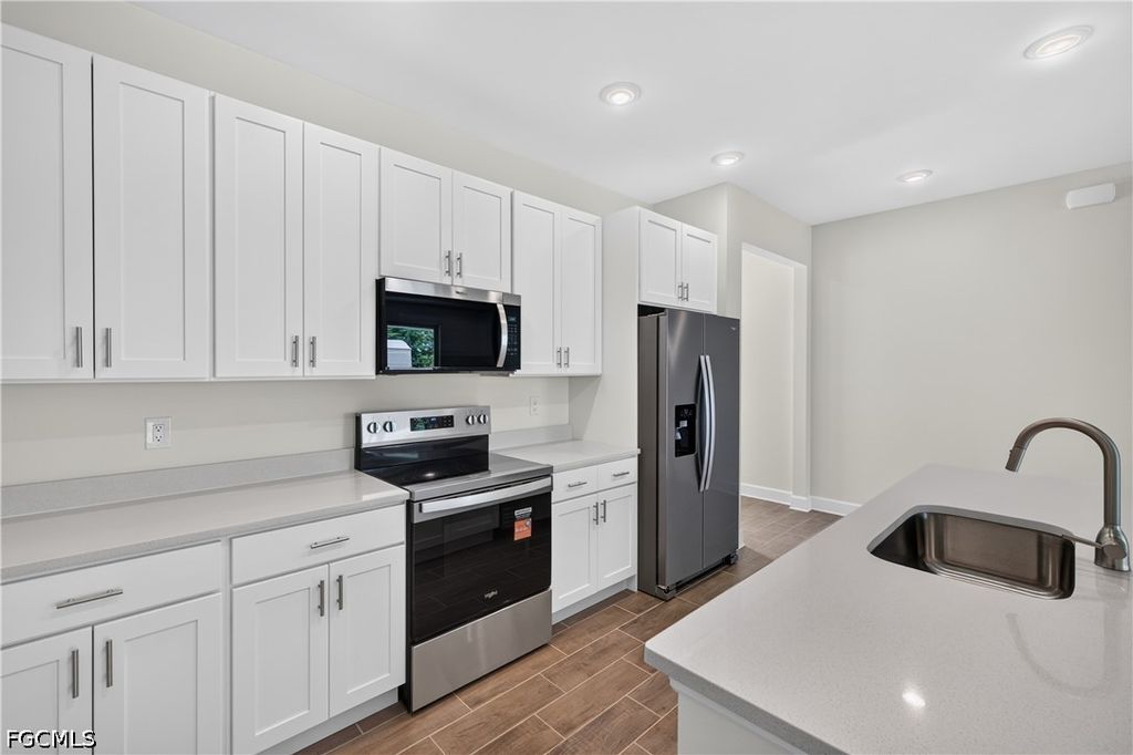 Image 10 of property listing at 1911 NW 1st PL, Cape Coral, FL 33993