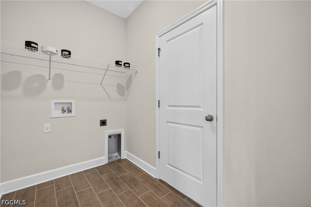 Image 18 of property listing at 1911 NW 1st PL, Cape Coral, FL 33993