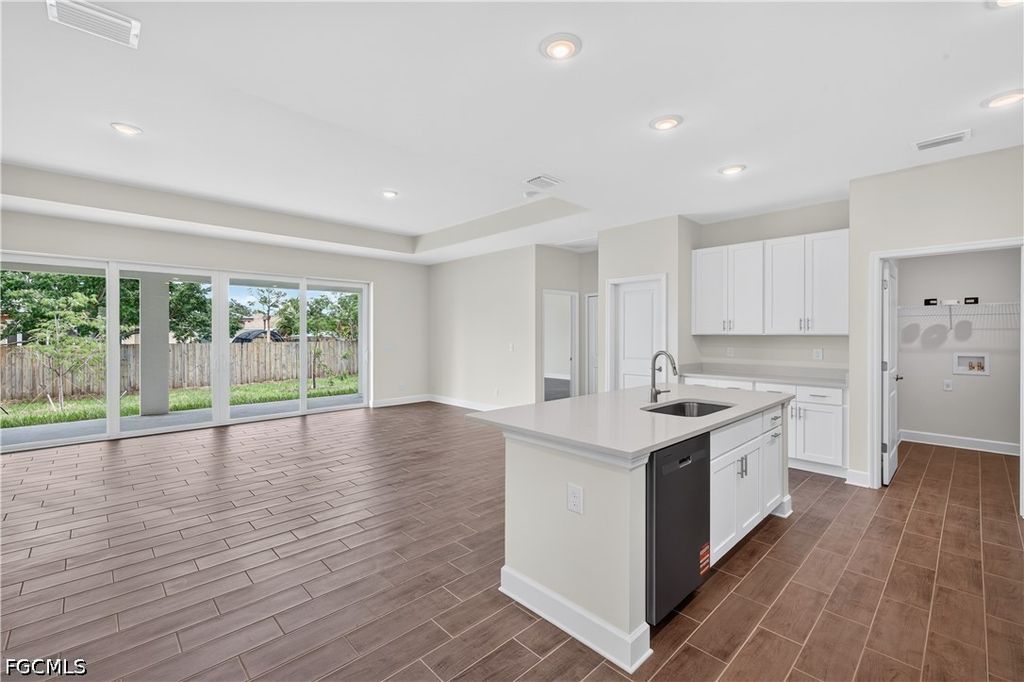 Image 4 of property listing at 1911 NW 1st PL, Cape Coral, FL 33993