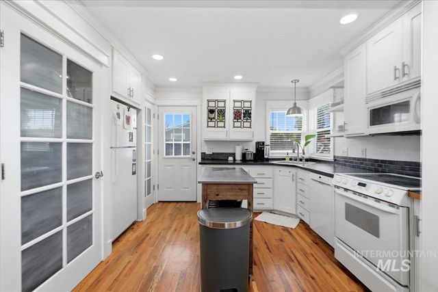 211 W. Dewey Ave., Nampa, ID 83686