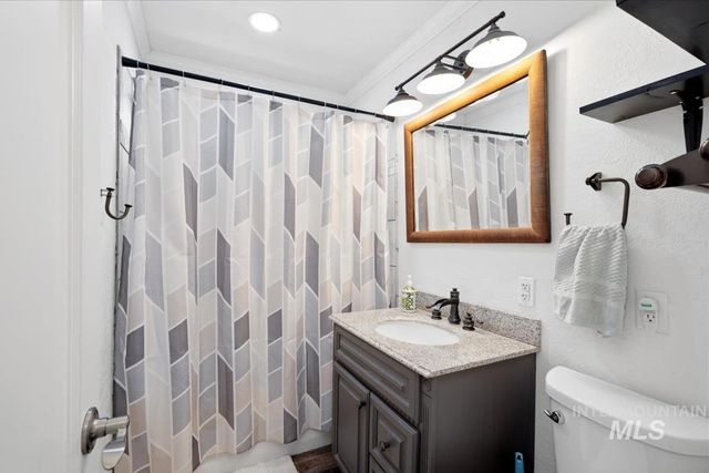 211 W. Dewey Ave., Nampa, ID 83686