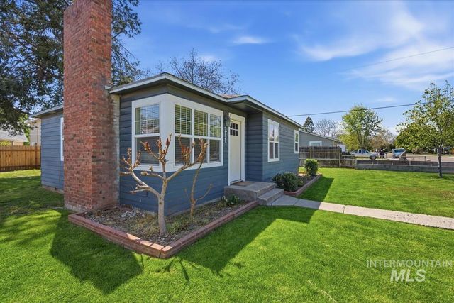 211 W. Dewey Ave., Nampa, ID 83686