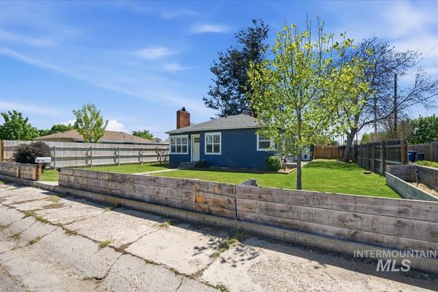 211 W. Dewey Ave., Nampa, ID 83686