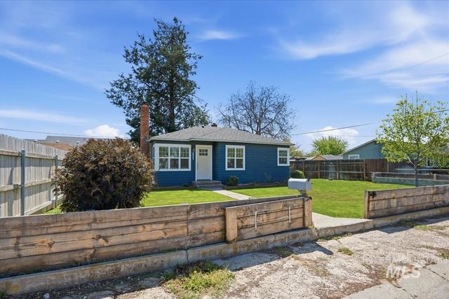 211 W. Dewey Ave., Nampa, ID 83686