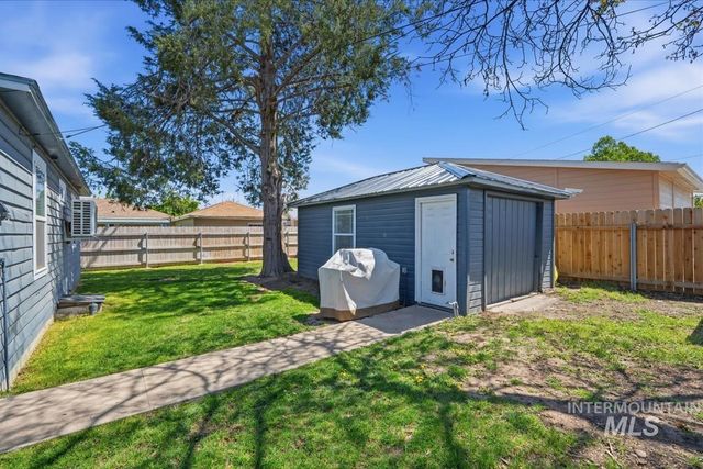 211 W. Dewey Ave., Nampa, ID 83686